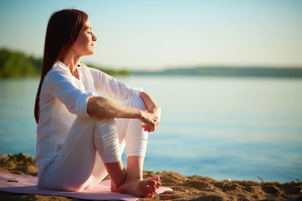 Mulher meditando